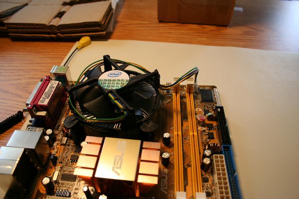 Heat sink fan instalation